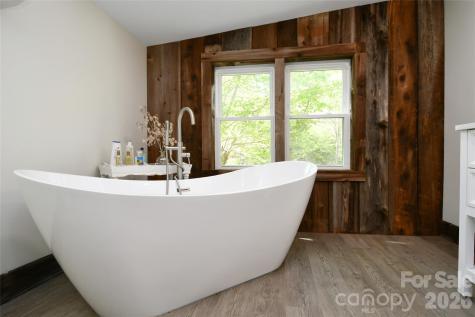 2180 Pigeon Roost Road Green Mountain NC 28740