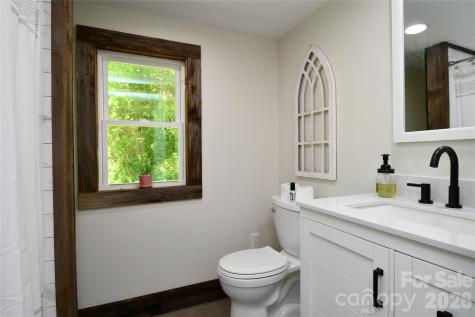 2180 Pigeon Roost Road Green Mountain NC 28740