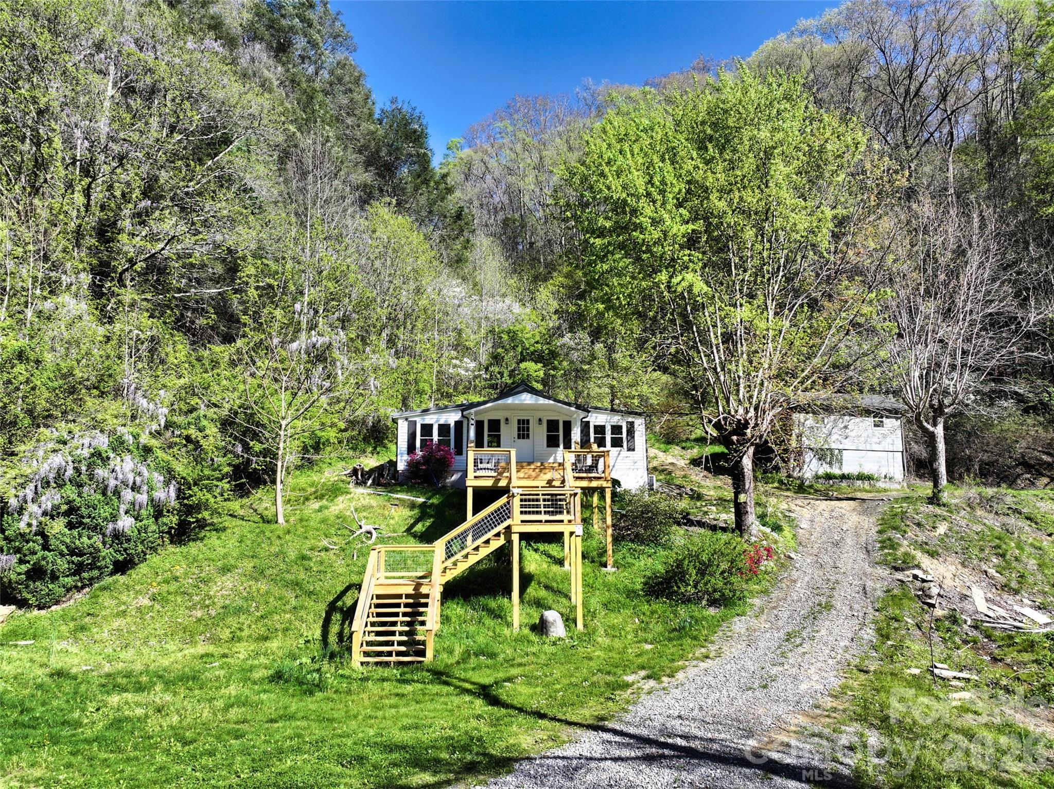 2180 Pigeon Roost Road Green Mountain NC 28740