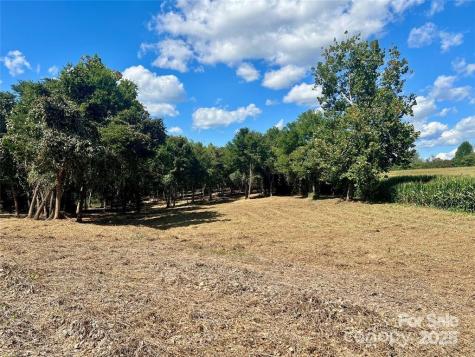2095 Hatties Way Hamptonville NC 27020