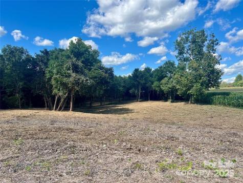 2095 Hatties Way Hamptonville NC 27020