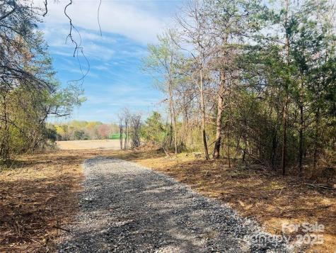 2095 Hatties Way Hamptonville NC 27020