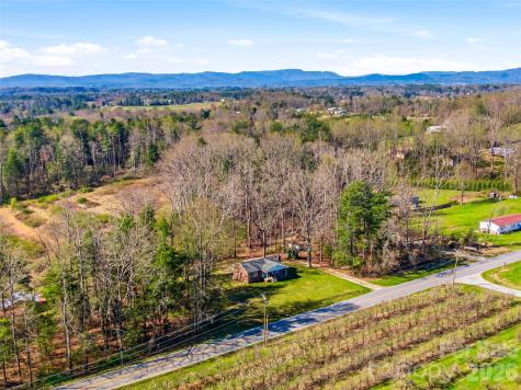 984 Pace Road Hendersonville NC 28792