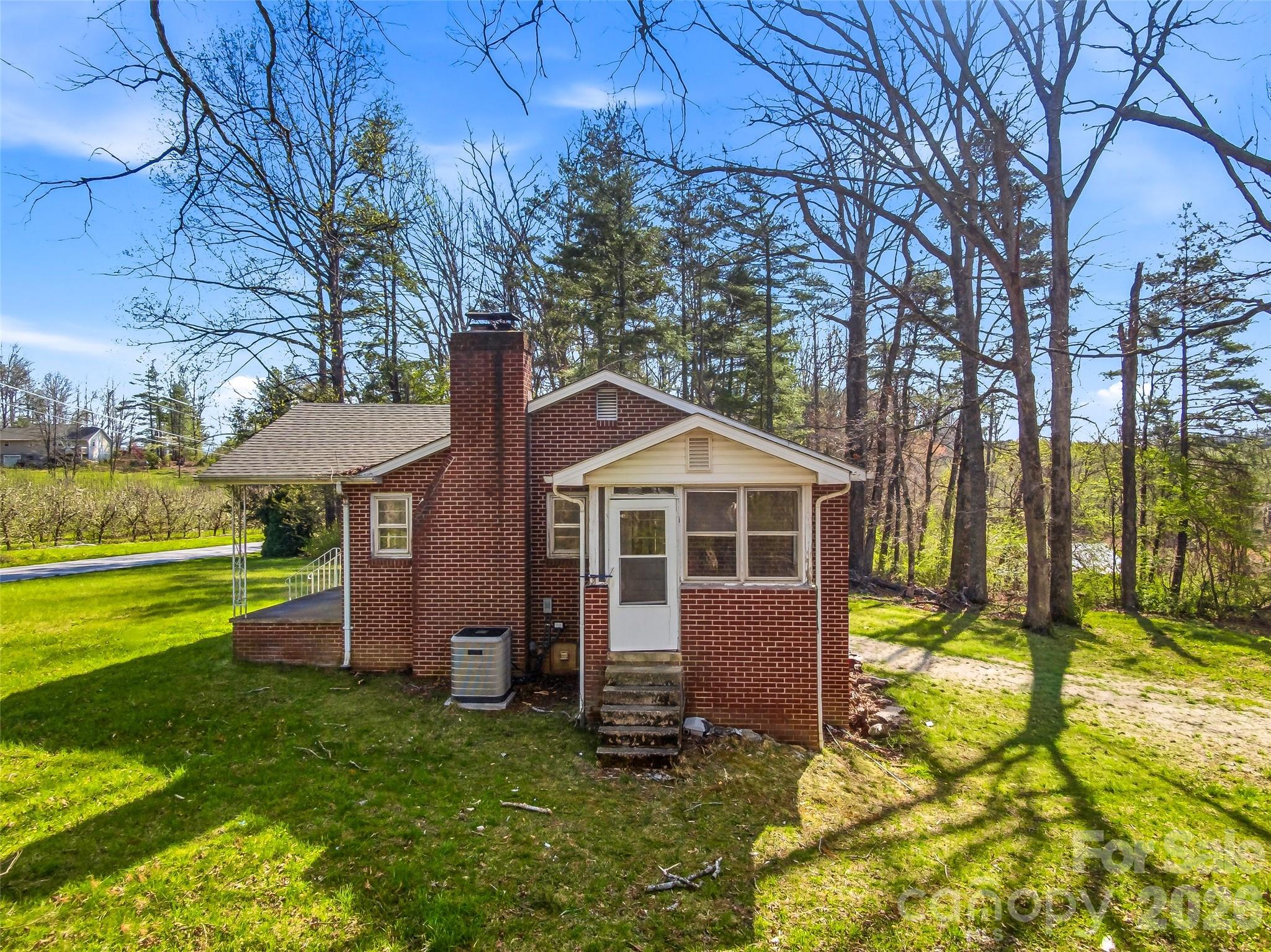 984 Pace Road Hendersonville NC 28792