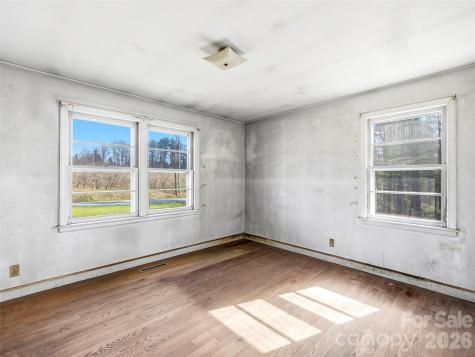 984 Pace Road Hendersonville NC 28792
