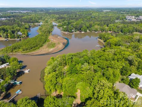 405 Carroll Cove Lake Wylie SC 29710