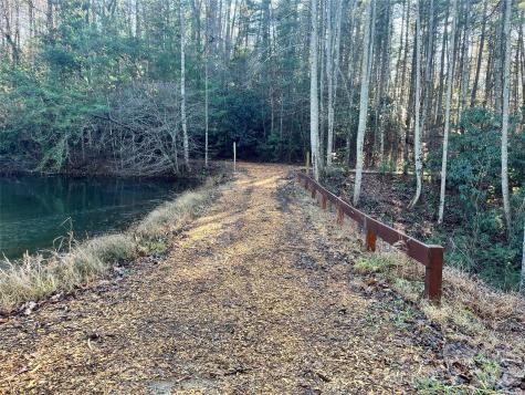 999 Trellum Trail Hendersonville NC 28739
