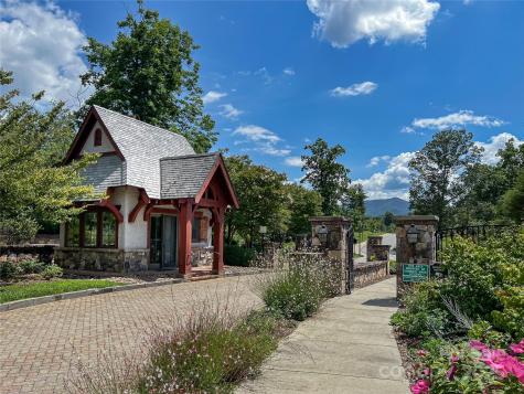 7 Kiftsgate Court Asheville NC 28804
