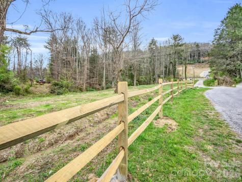 97 Yale Road Hendersonville NC 28739