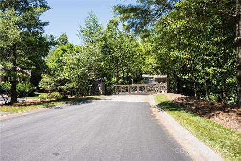 1018 Mills River Way Horse Shoe NC 28742