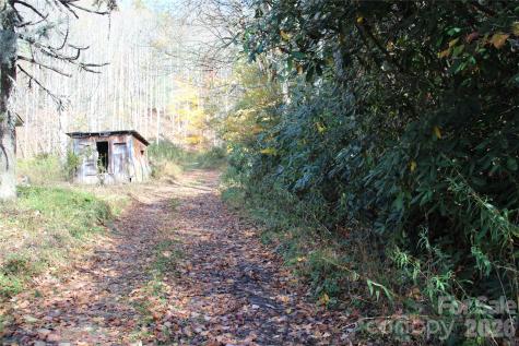 44 Toms Creek Road Bakersville NC 28705