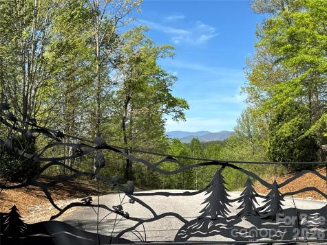 284 Bear Cliff Circle Nebo NC 28761
