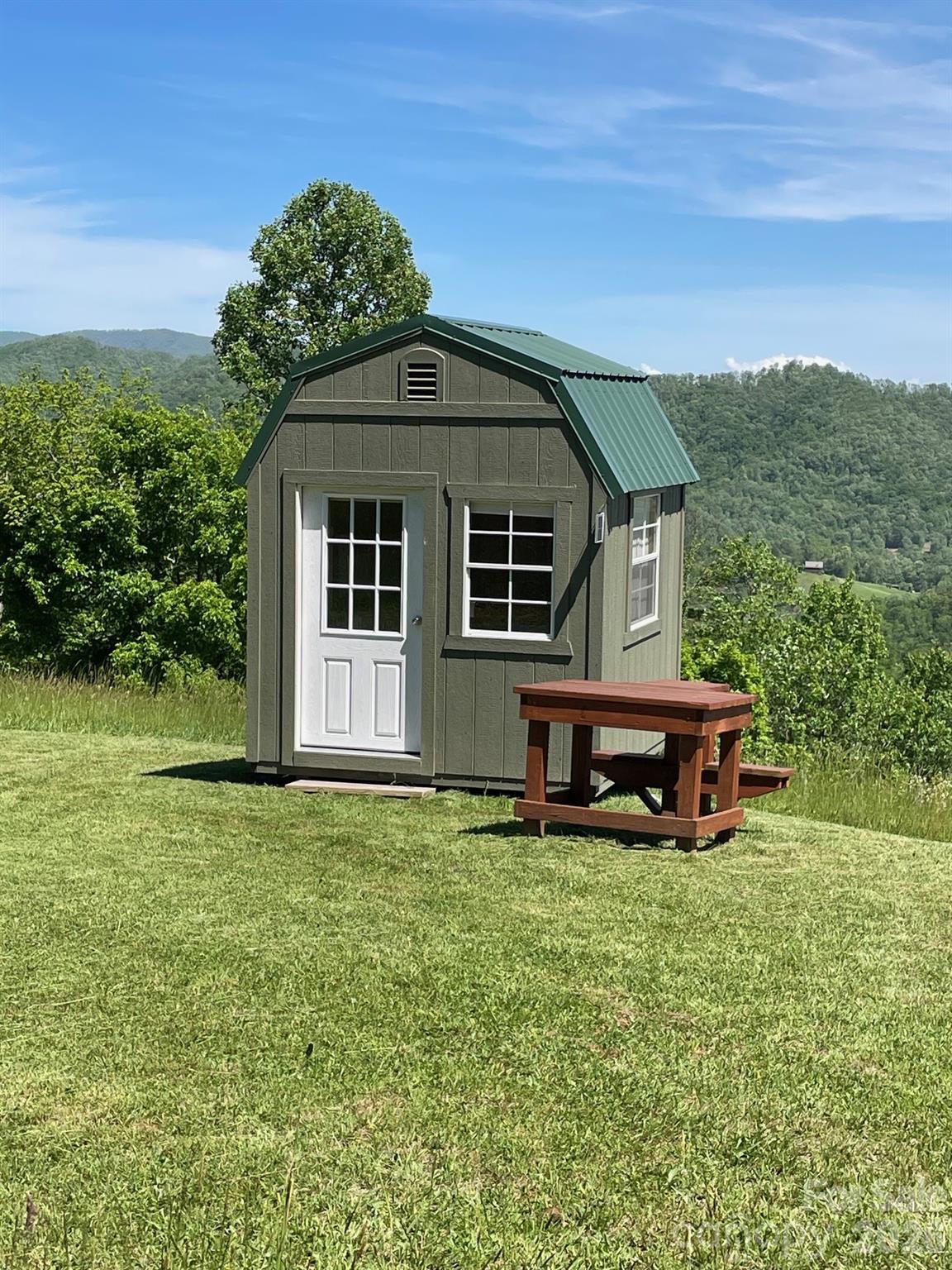999 Chestnut Mountain Drive Green Mountain NC 28740