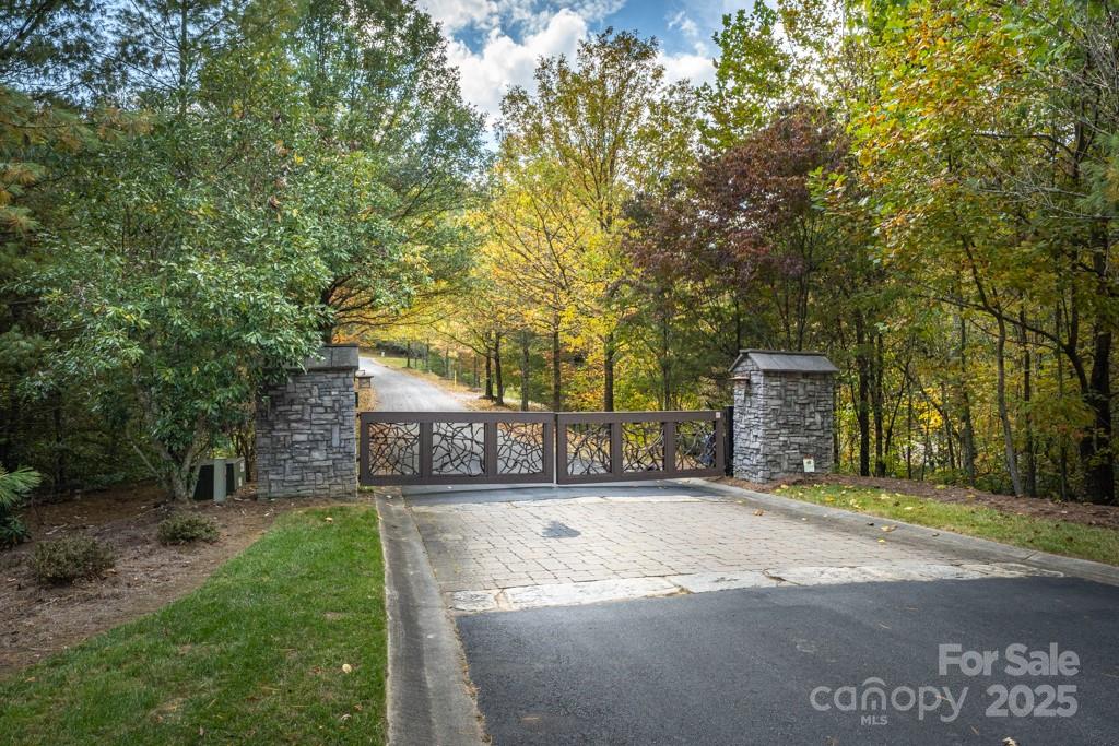 99999 Shining Rock Path Horse Shoe NC 28742