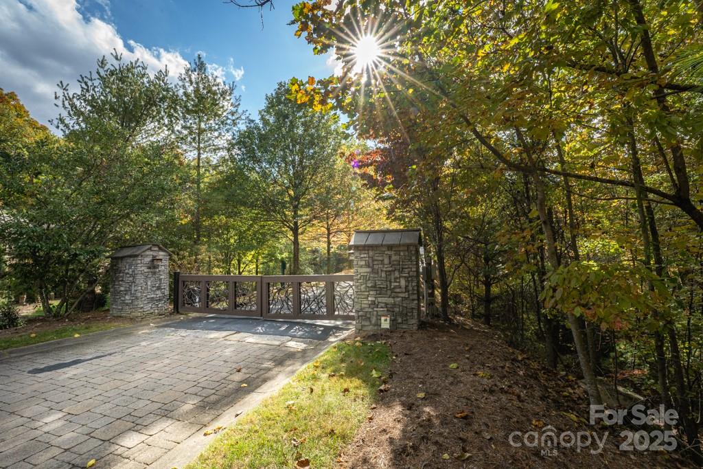 99999 Shining Rock Path Horse Shoe NC 28742