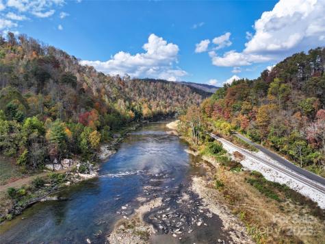 366 Renfro Road Green Mountain NC 28740