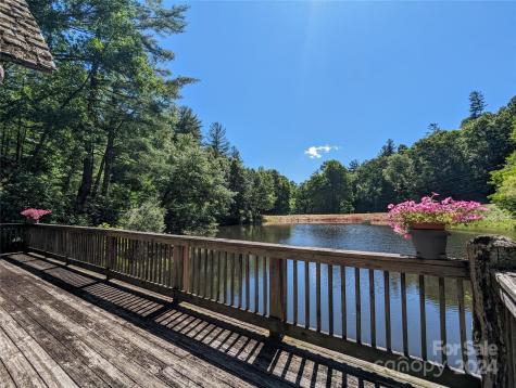 001 Shoal Pond Cove Burnsville NC 28714