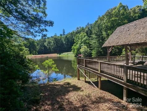 001 Shoal Pond Cove Burnsville NC 28714