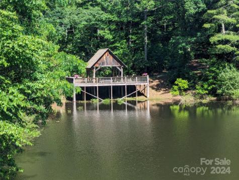 001 Shoal Pond Cove Burnsville NC 28714