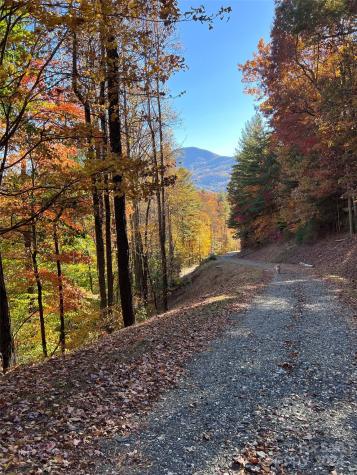 001 Shoal Pond Cove Burnsville NC 28714