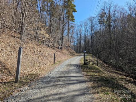 001 Shoal Pond Cove Burnsville NC 28714