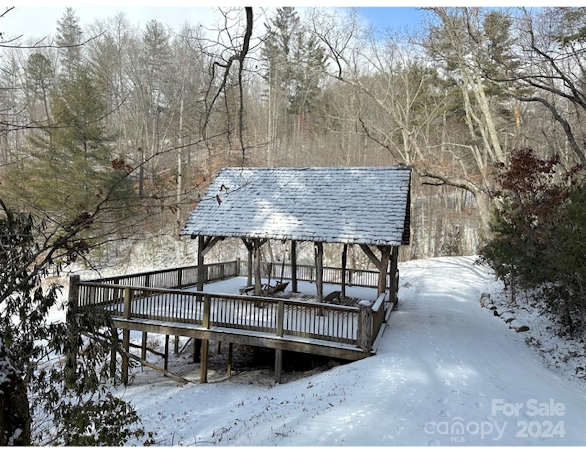 001 Shoal Pond Cove Burnsville NC 28714