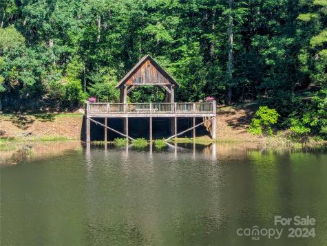 001 Shoal Pond Cove Burnsville NC 28714
