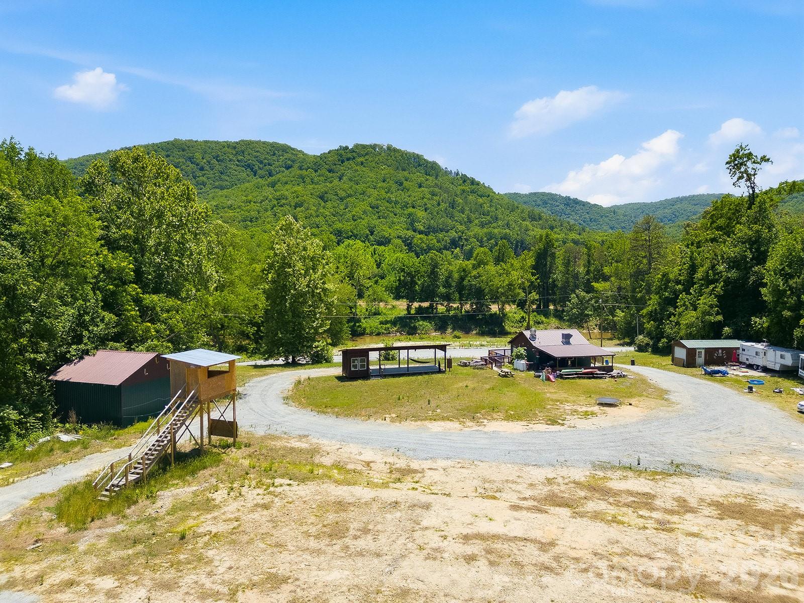 5373 Green River Cove Road Saluda NC 28773