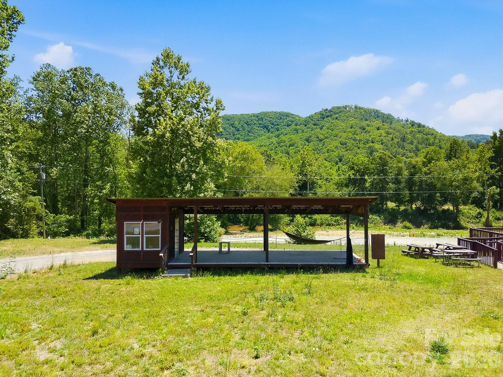 5373 Green River Cove Road Saluda NC 28773