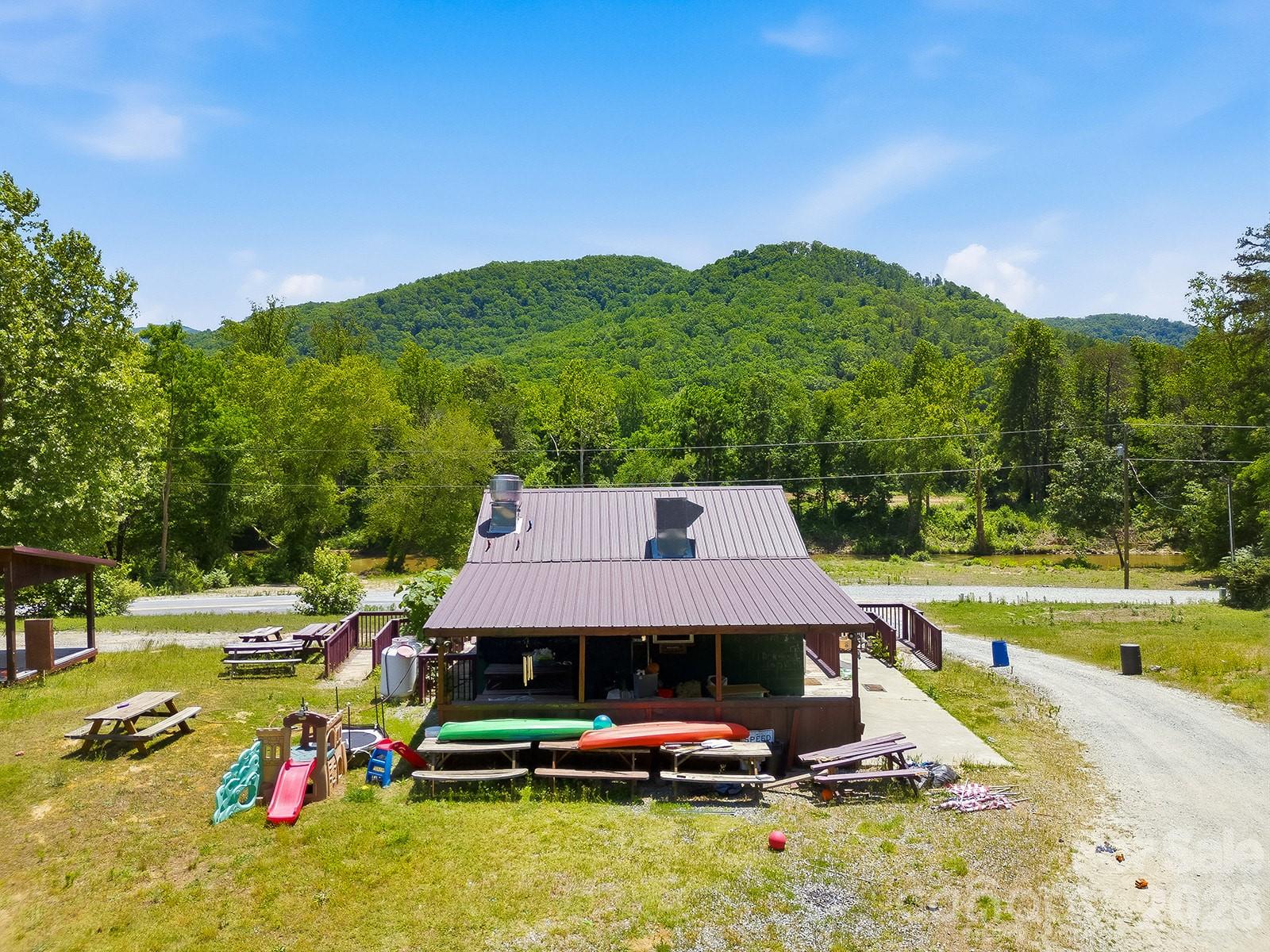 5373 Green River Cove Road Saluda NC 28773