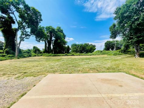 689 S Elm Street Statesville NC 28677