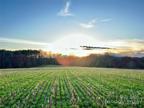 82AC Friendship Road Statesville NC 28625