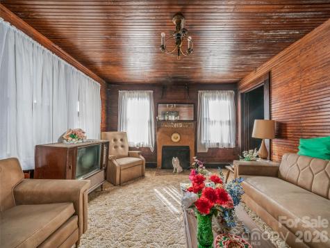 625 Cook Town Road Bakersville NC 28705