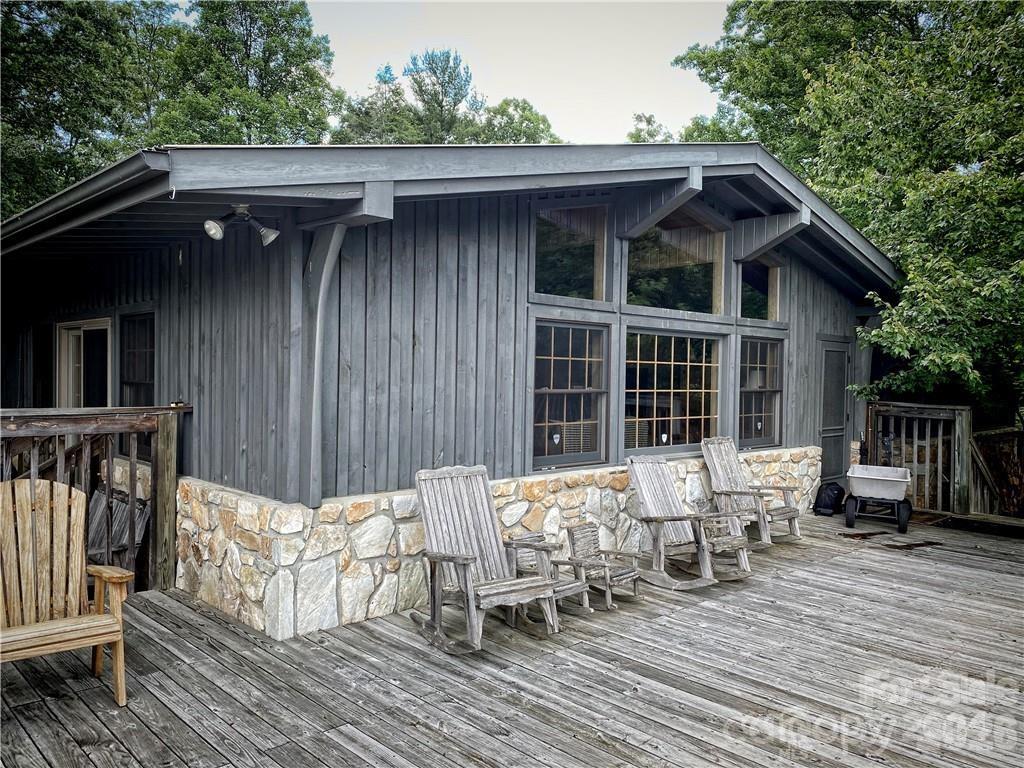 2736 White Oak Flats Road Green Mountain NC 28740