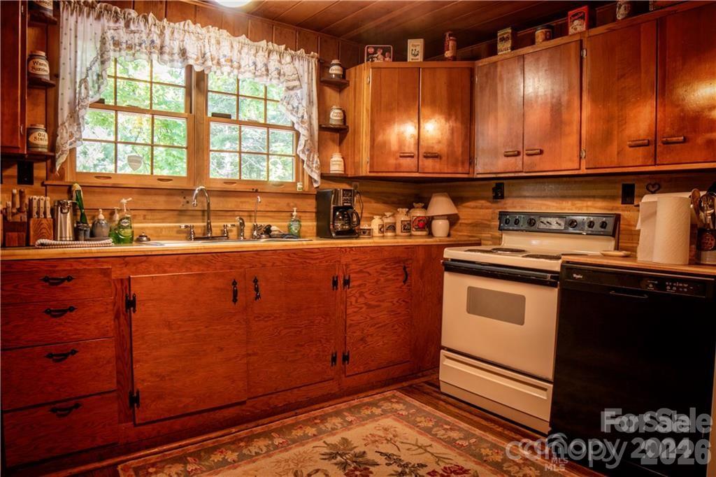 2736 White Oak Flats Road Green Mountain NC 28740