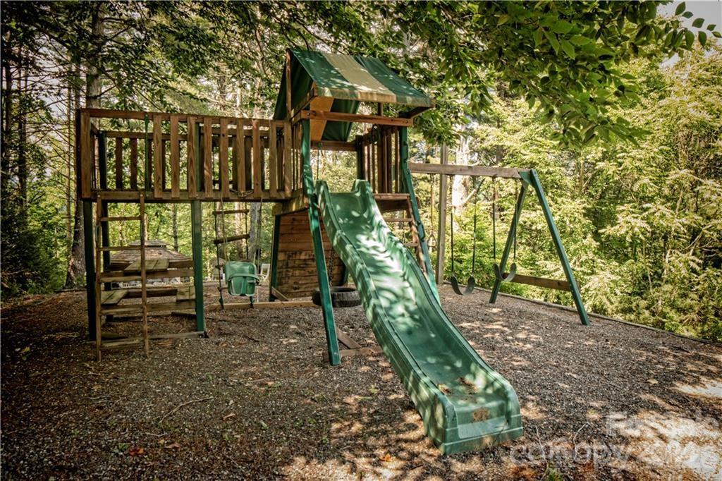 2736 White Oak Flats Road Green Mountain NC 28740