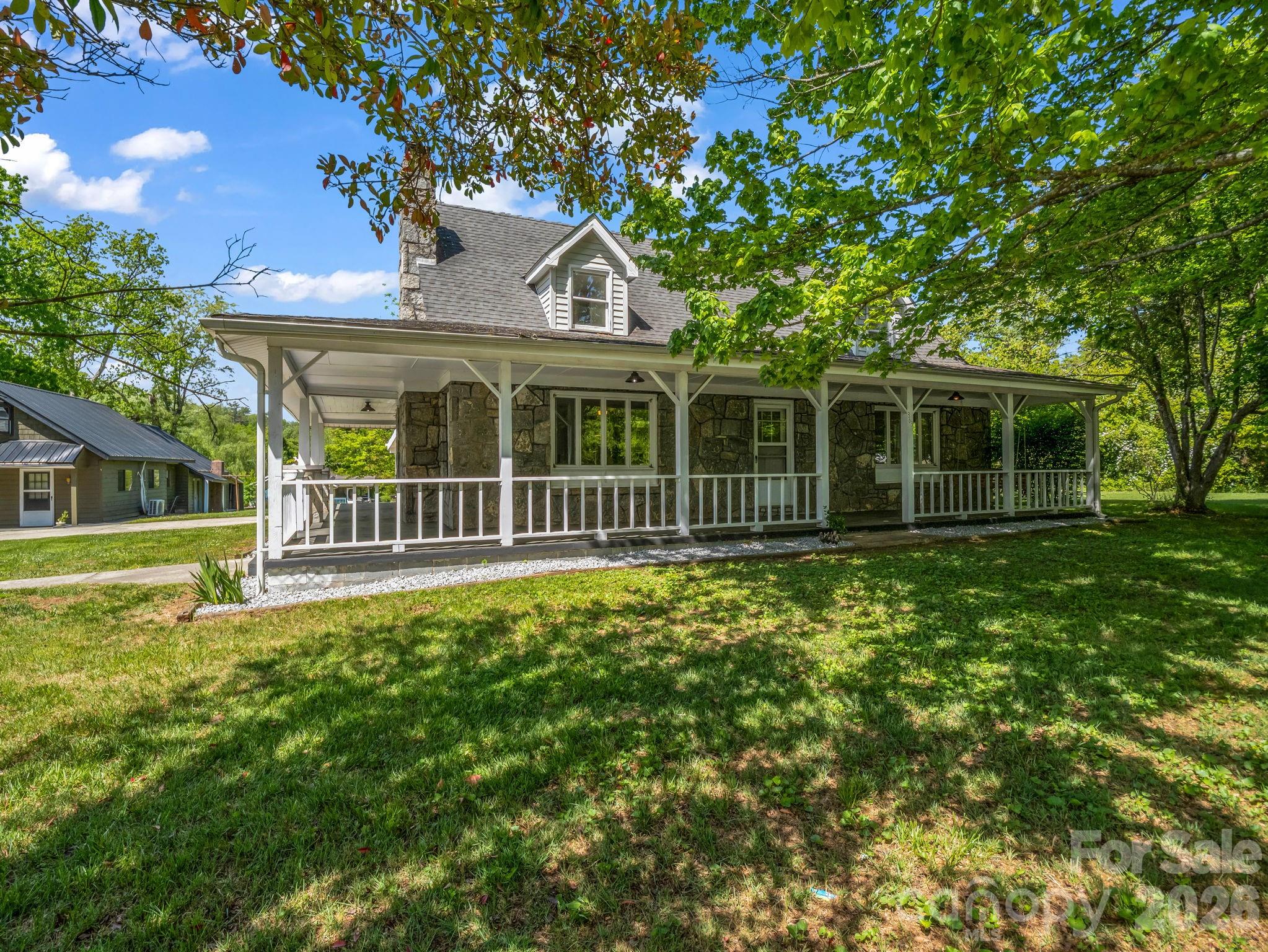 363 Etowah School Road Hendersonville NC 28739
