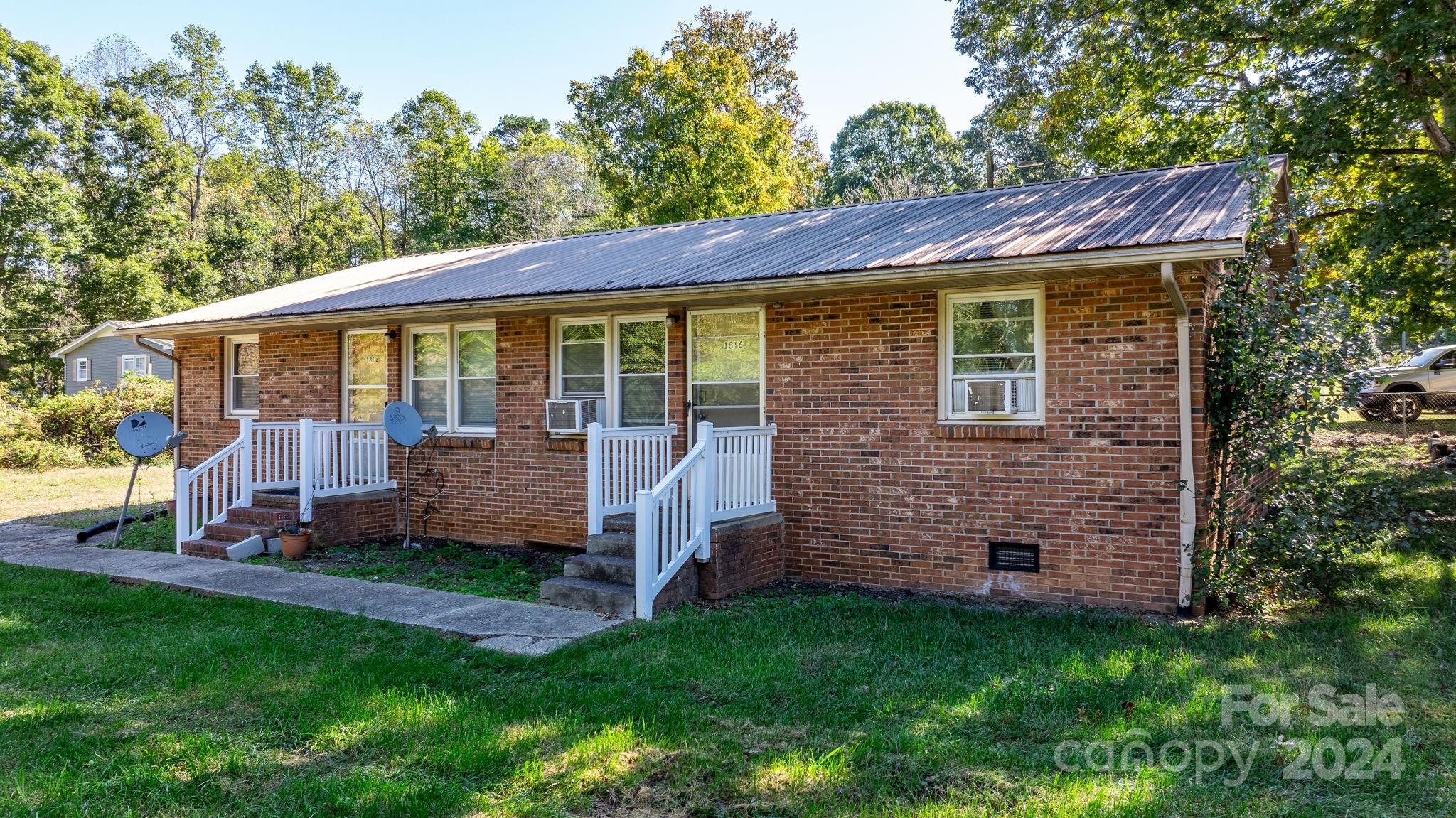 1816 & 1818 22nd Street NE Hickory NC 28601