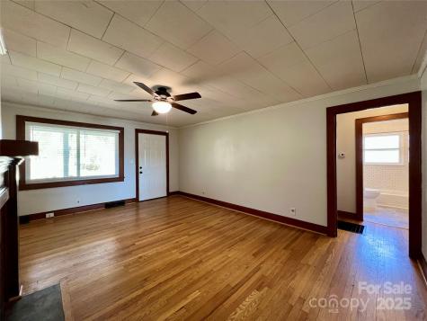 135 Haynes Street Hendersonville NC 28791