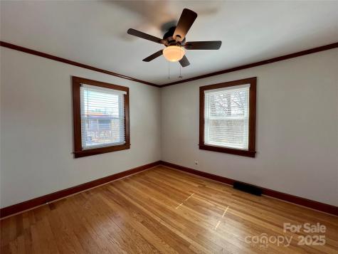 135 Haynes Street Hendersonville NC 28791
