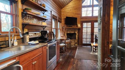 5 Chaucer Road Black Mountain NC 28711