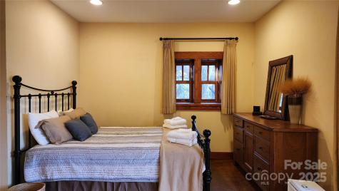 5 Chaucer Road Black Mountain NC 28711