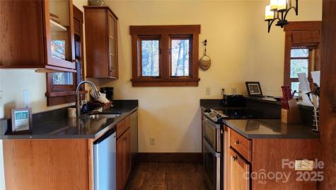 5 Chaucer Road Black Mountain NC 28711