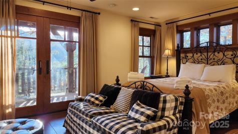 5 Chaucer Road Black Mountain NC 28711