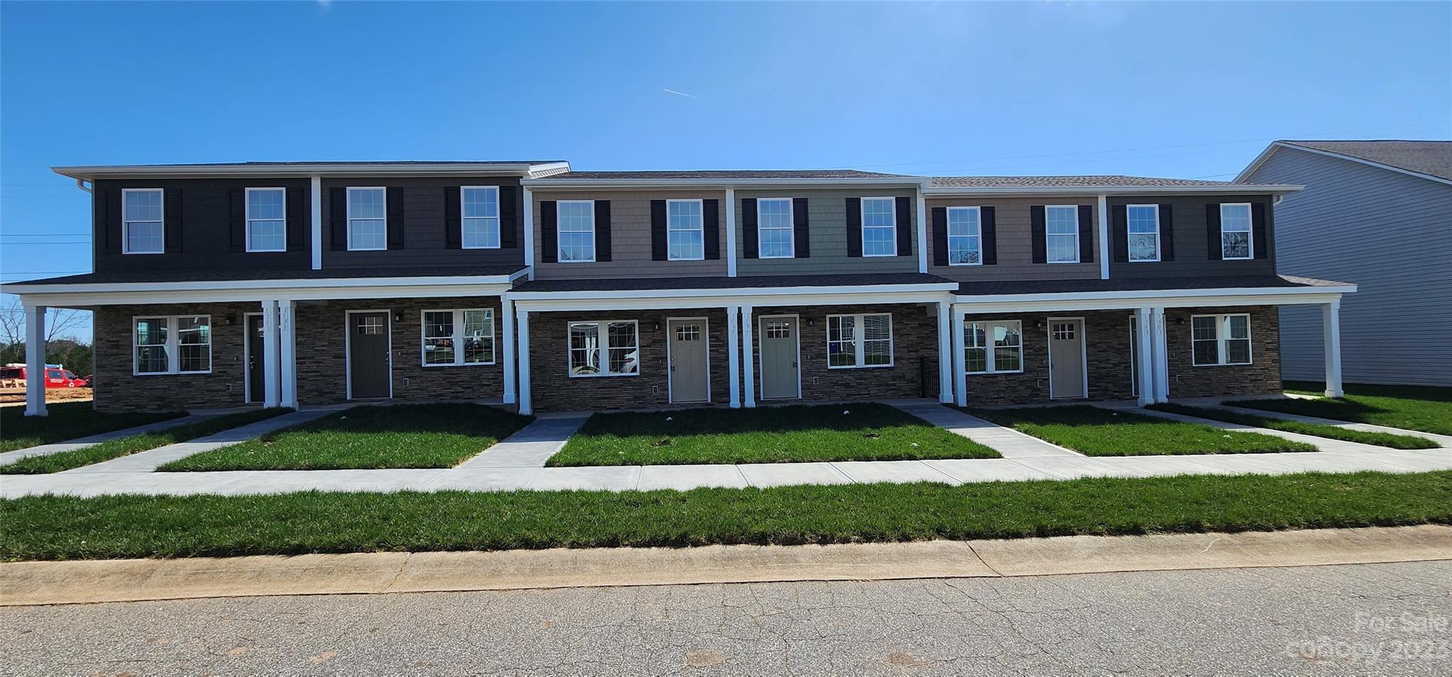 1549 Oak Leaf Drive NW Hickory NC 28601