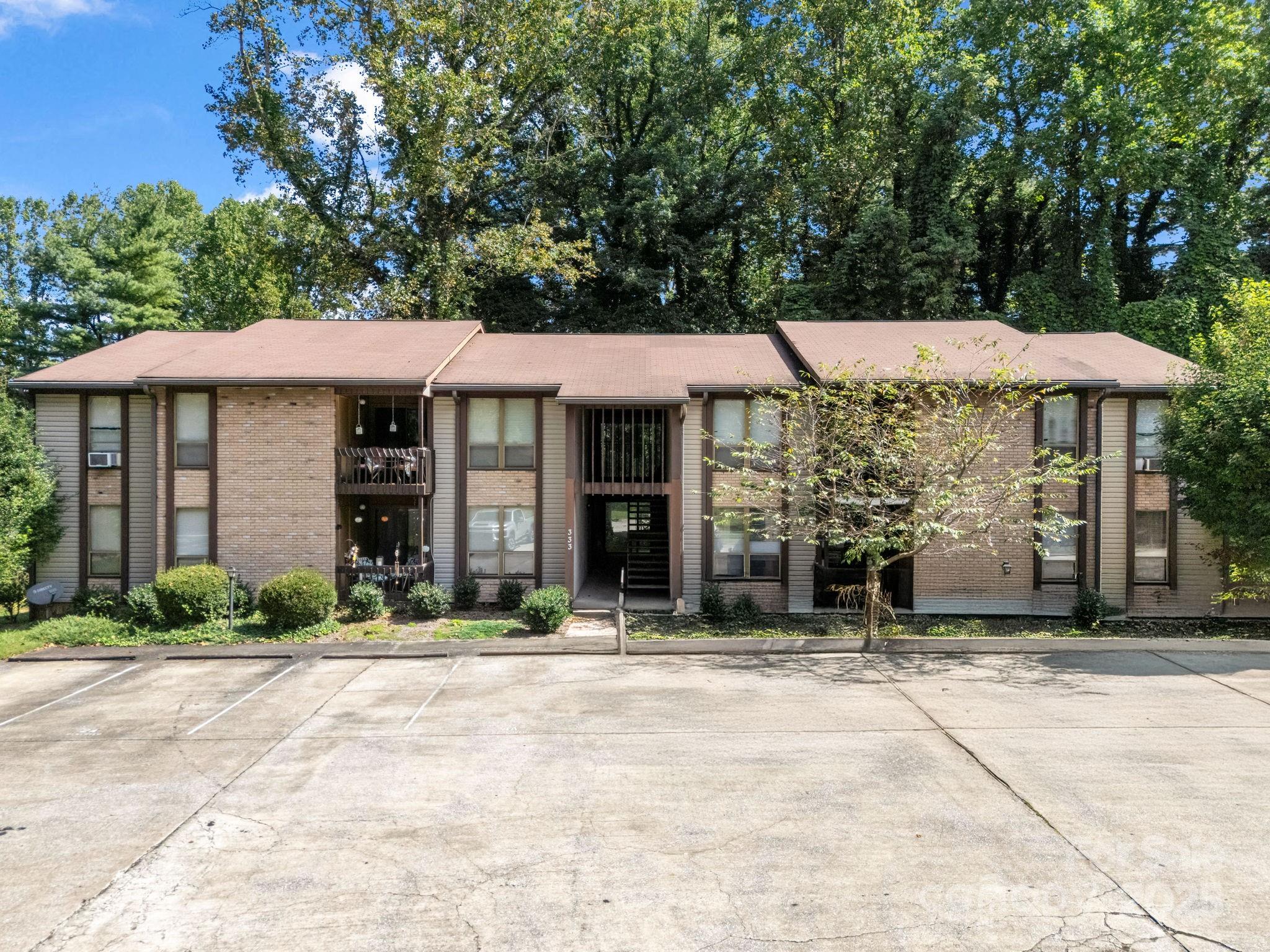 333 W Lake Avenue Hendersonville NC 28739