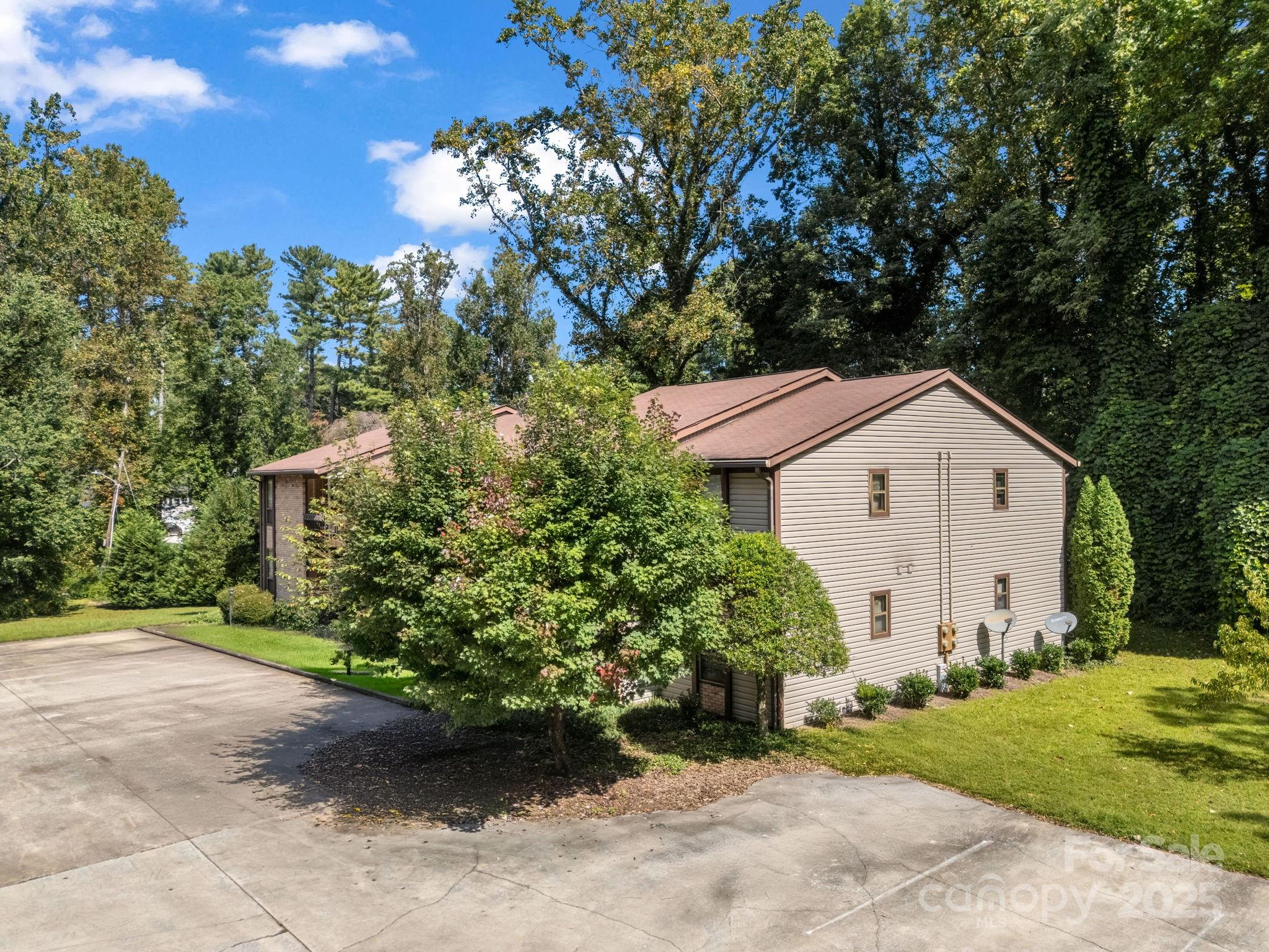 333 W Lake Avenue Hendersonville NC 28739