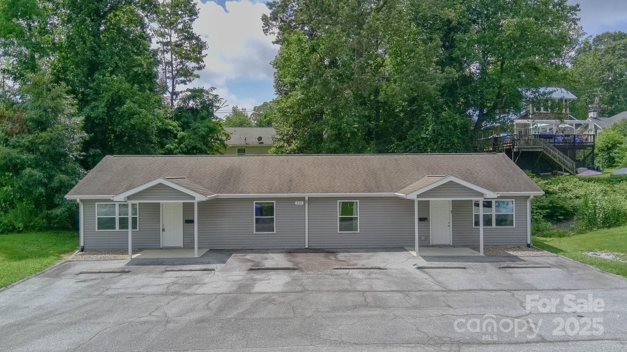 835 3rd Avenue W Hendersonville NC 28739