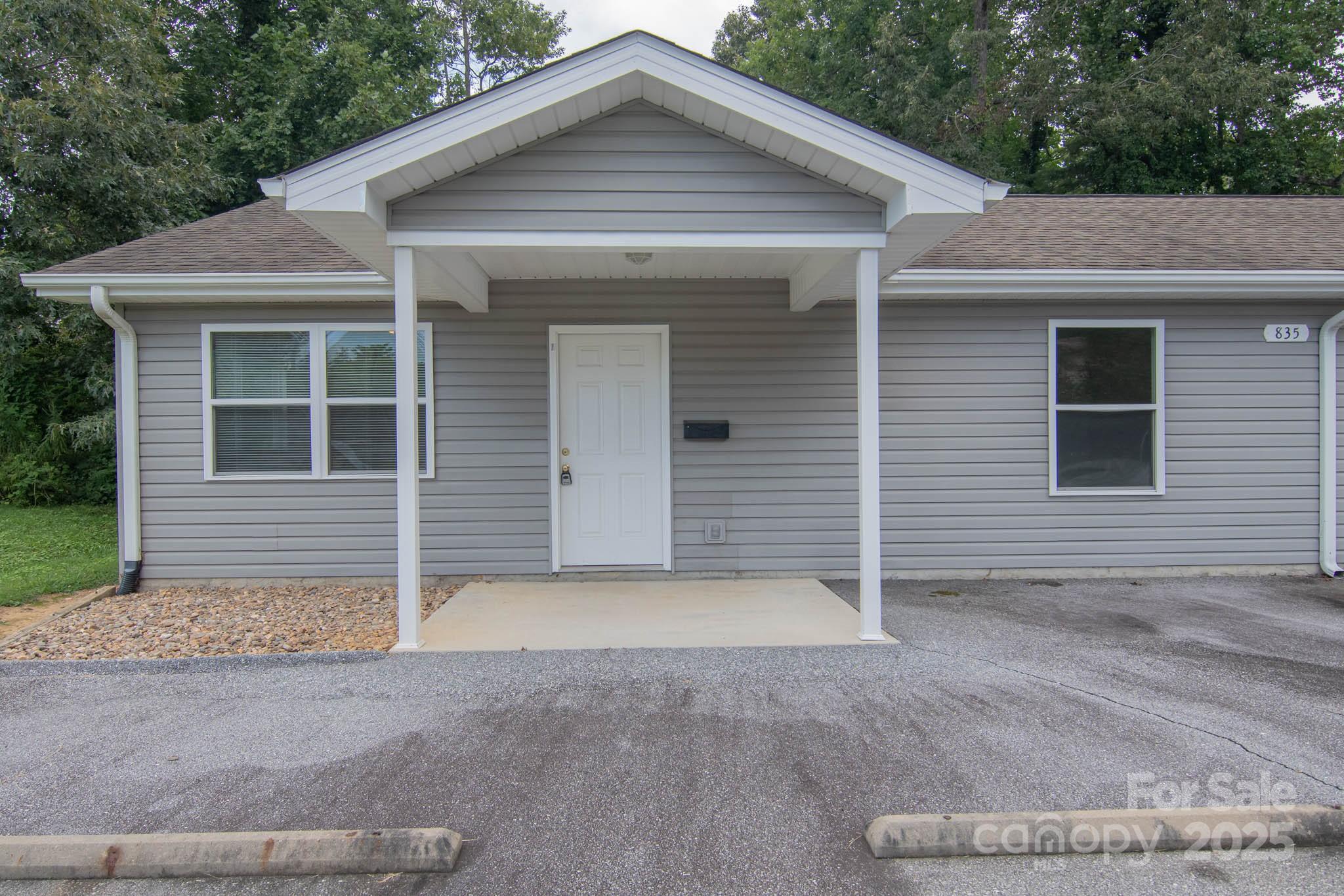 835 3rd Avenue W Hendersonville NC 28739