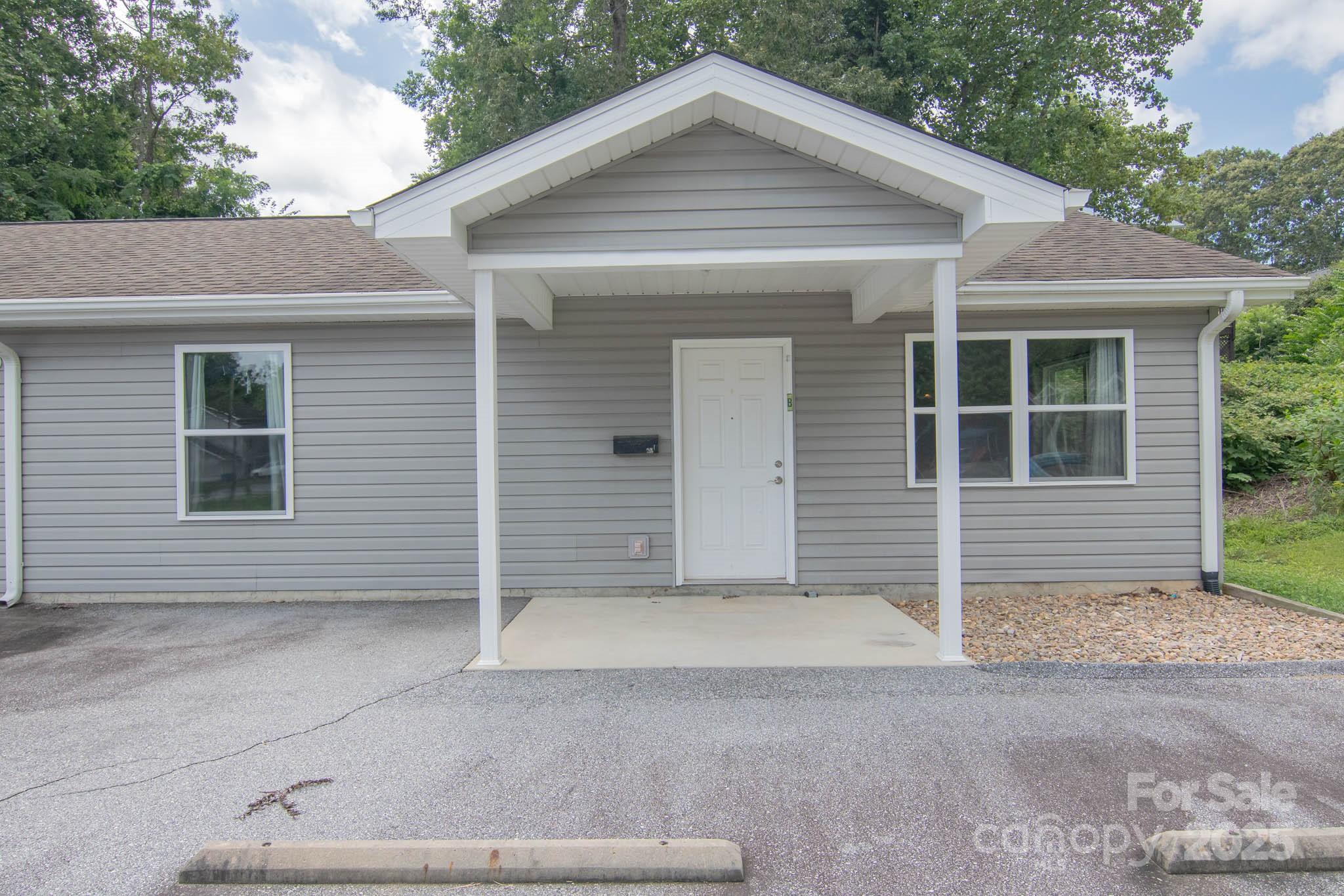 835 3rd Avenue W Hendersonville NC 28739